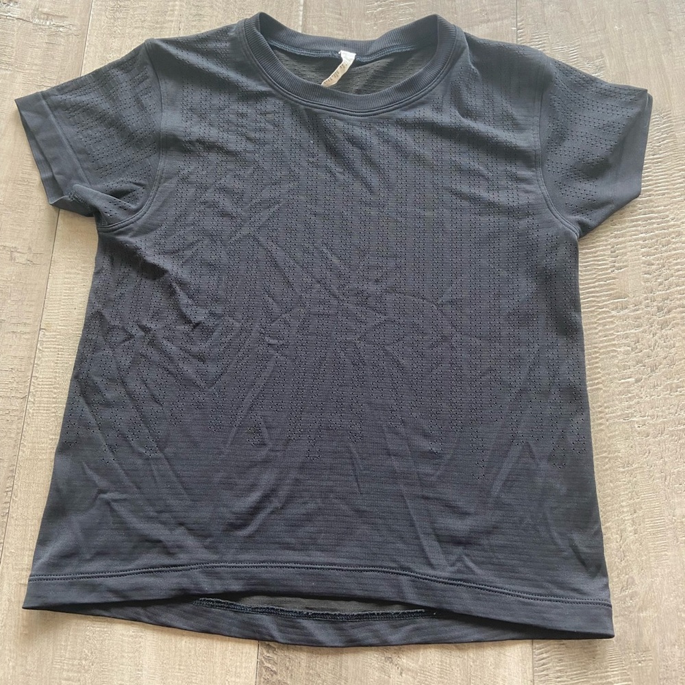 Train to be short sleeve shirt *black *size two